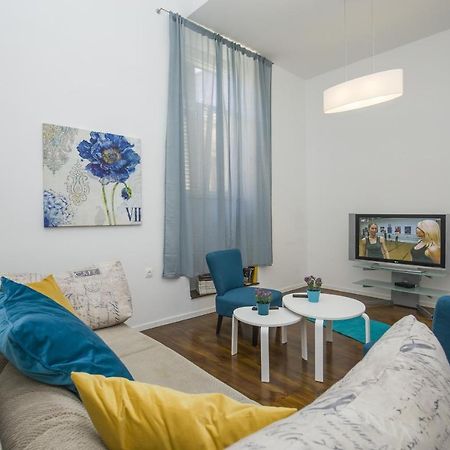 Apartment With Garden And Free Parking Pula Exterior foto